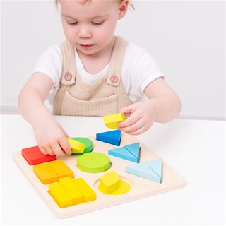 Geometric shapes puzzle board
